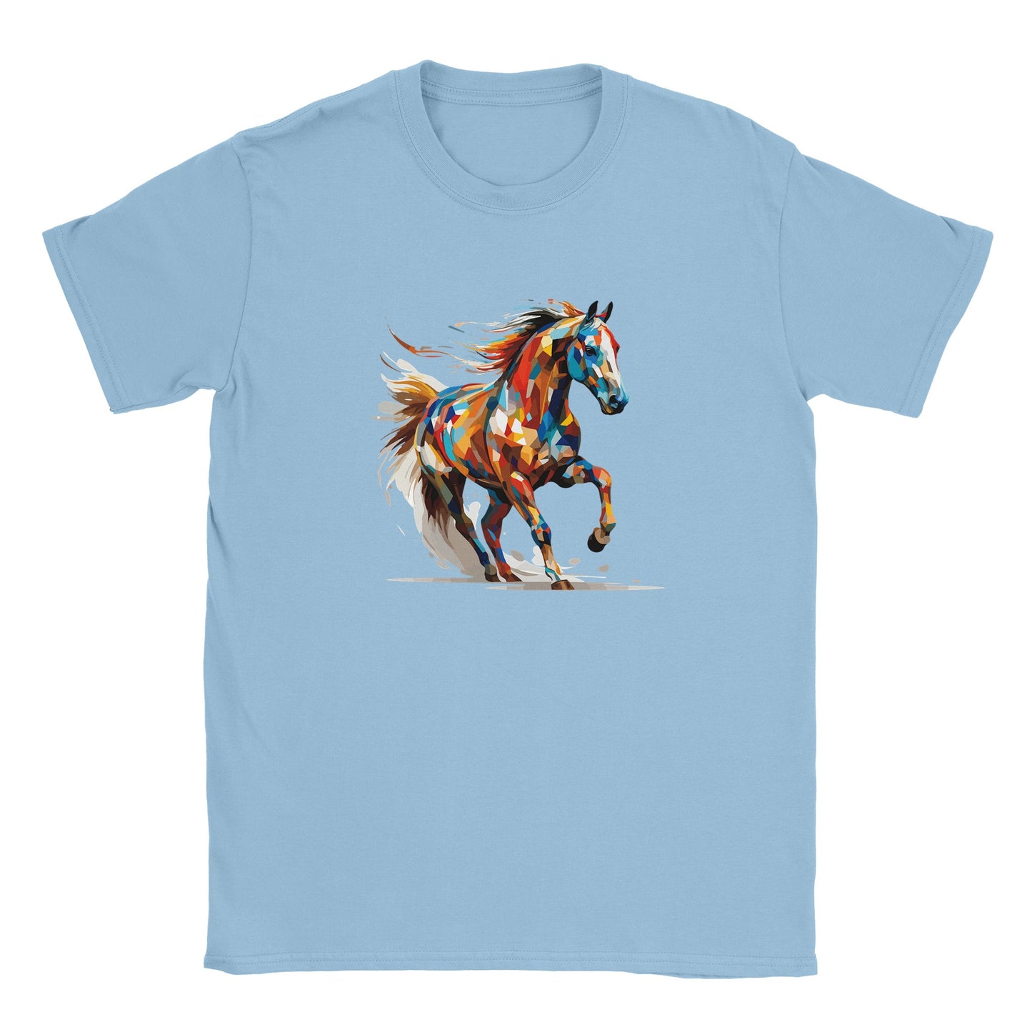 Die Vorderseite eines blauen Tshirts auf dem ein buntes Pferd im Polygon Stil prangt, der Hintergrund ist weiß