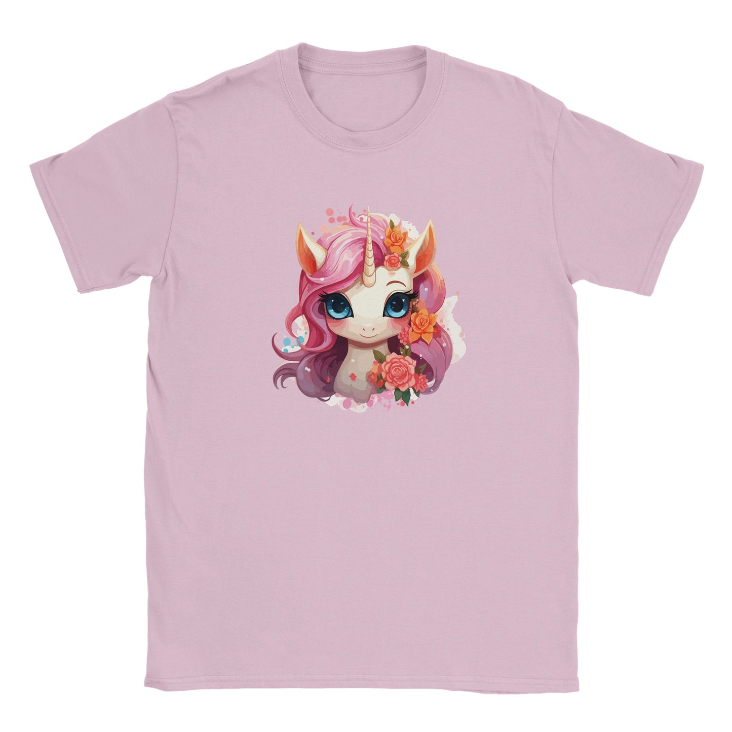 Die Vorderseite eines rosa Tshirts auf dem eine anime artige Einhornprinzessin mit rosa Mähne zu sehen ist, der Hintergrund ist weiß