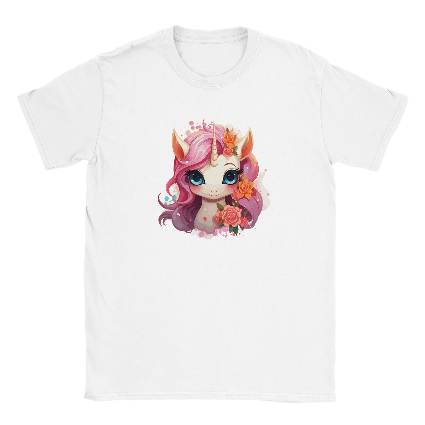 Die Vorderseite eines weißen Tshirts auf dem eine anime artige Einhornprinzessin mit rosa Mähne zu sehen ist, der Hintergrund ist weiß