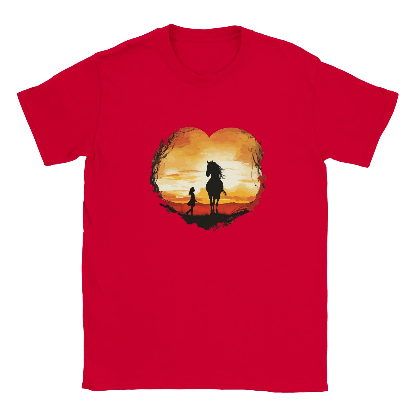 Die Vorderseite eines roten Tshirts auf dem ein herzförmiger sonnenuntergang und ein Pferdemädchen mit ihrem Pferd zu sehen ist, der Hintergrund ist weiß