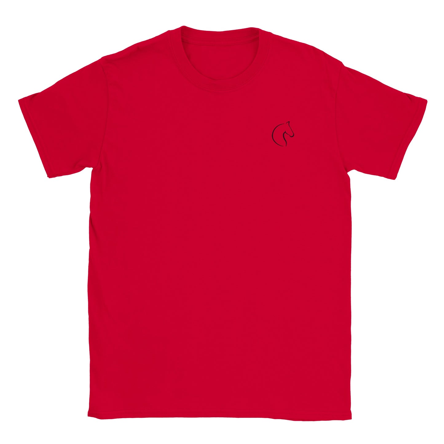 Die Vorderseite eines roten Tshirts auf dem auf brusthöhe eine kleiner Pferdekopf zu sehen ist, der Hintergrund ist weiß
