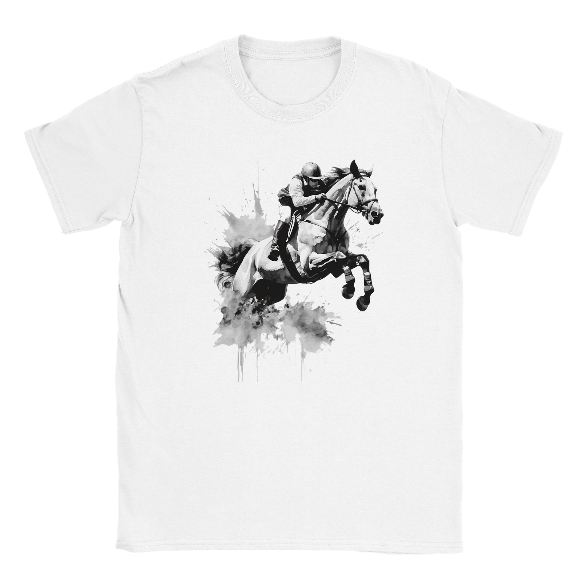 Die Vorderseite eines weißen Tshirts auf dem ein Jockey in einem schwarz weißen Motiv durch eine Explosion springt, der Hintergrund ist weiß