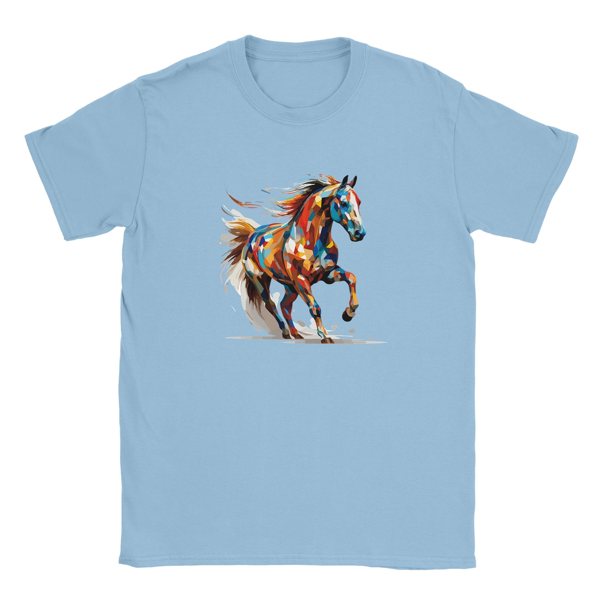 Die Vorderseite eines blauen Tshirts auf dem ein buntes Pferd im Polygon Stil prangt, der Hintergrund ist weiß