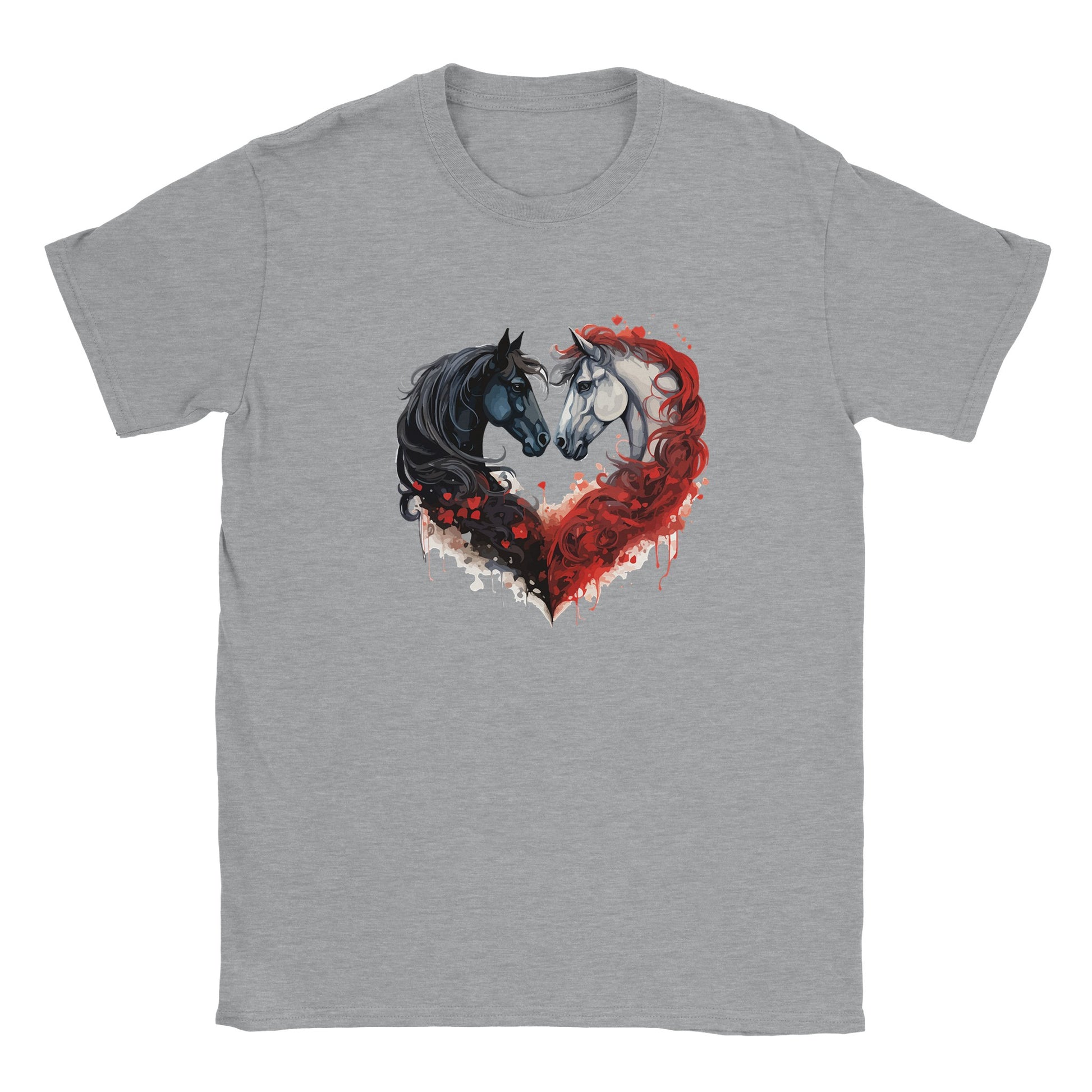 Die Vorderseite eines grauen Tshirts auf dem zwei Pferde sich anschauen und dadurch ein Herz bilden, der hintergrund ist weiß