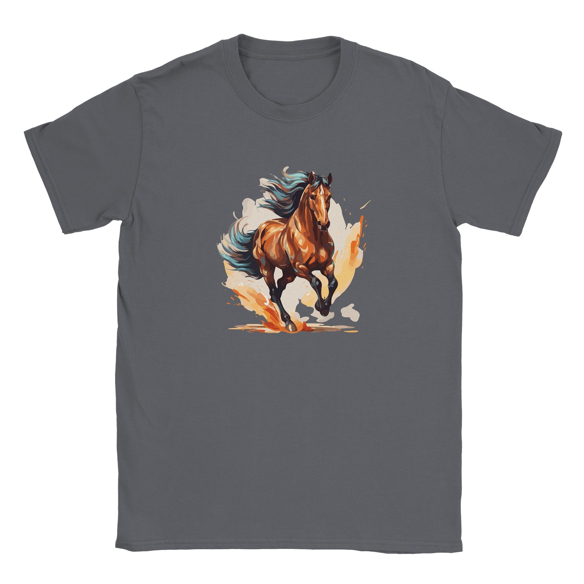 Die Vorderseite eines dunkelgrauen Tshirts auf dem ein kraftvolles Westernpferd im Galopp zu sehen ist, der Hintergrund ist weiß