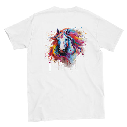 Die Rückseite eines weißen Tshirts auf dem ein bunter Pferdekopf im Graffiti Stil prangt, der Hintergrund ist weiß